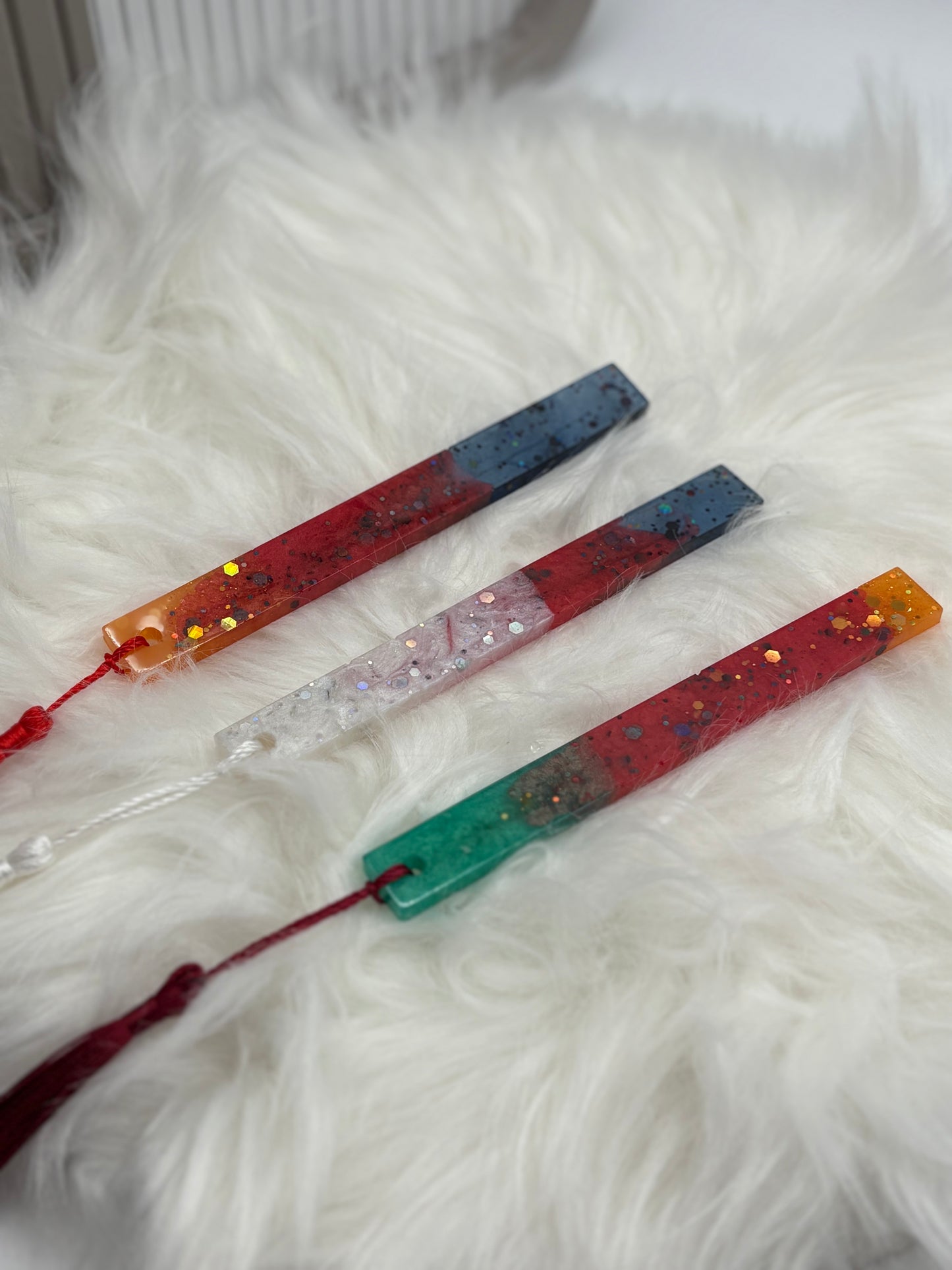 Lesezeichen aus Resin mit Glitzer – Handgemachtes Geschenk für Bücherfreunde