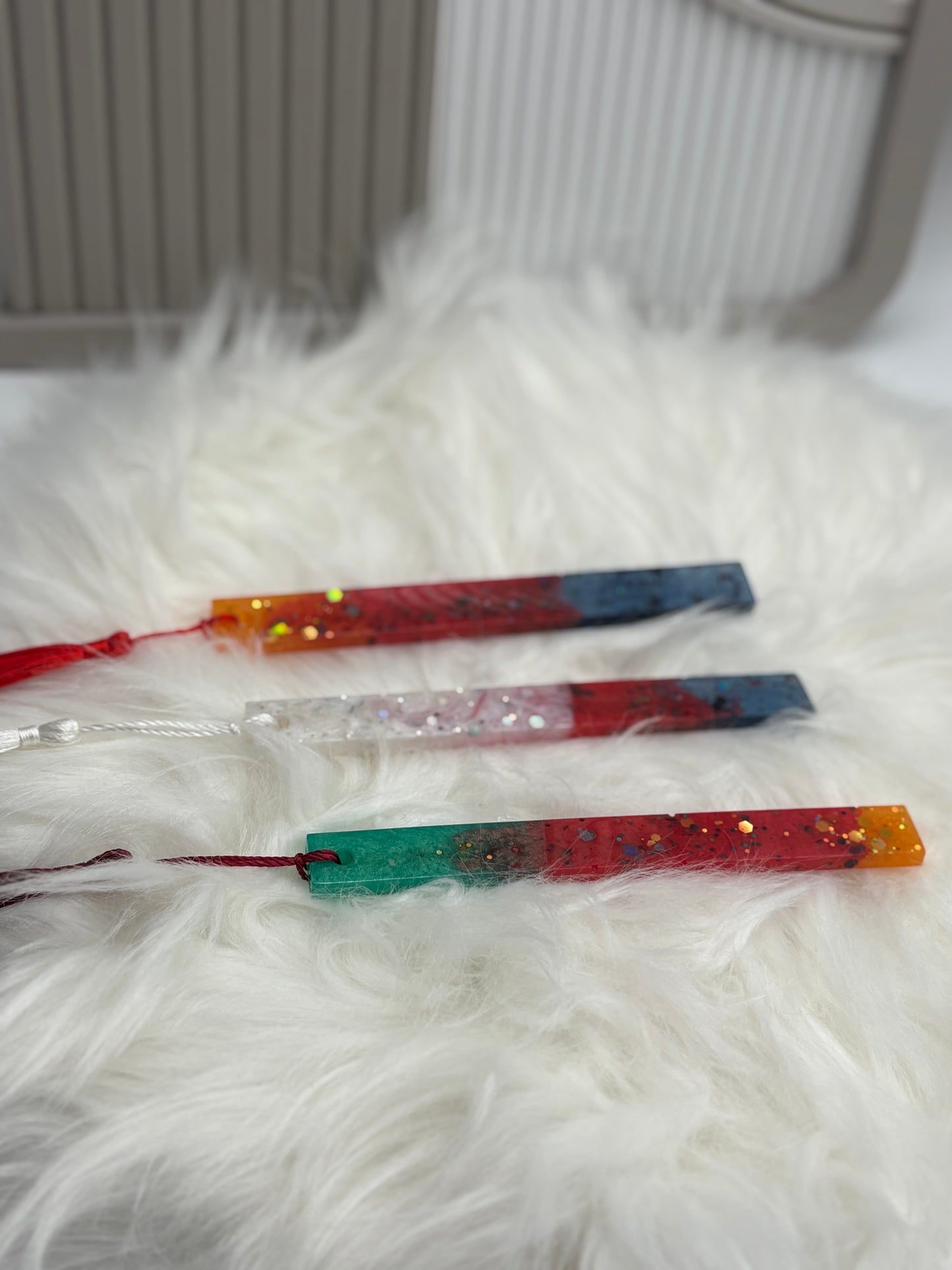 Lesezeichen aus Resin mit Glitzer – Handgemachtes Geschenk für Bücherfreunde