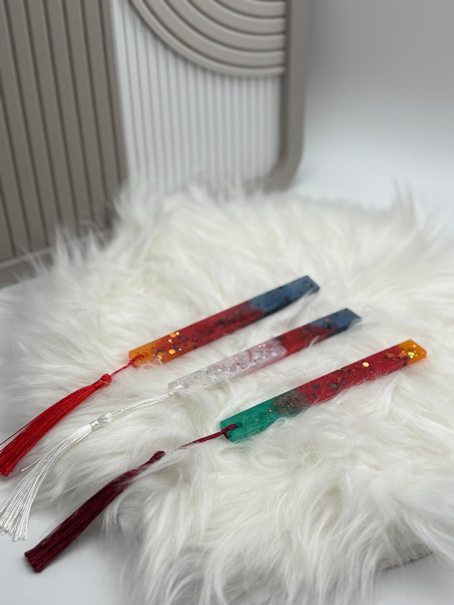 Lesezeichen aus Resin mit Glitzer – Handgemachtes Geschenk für Bücherfreunde