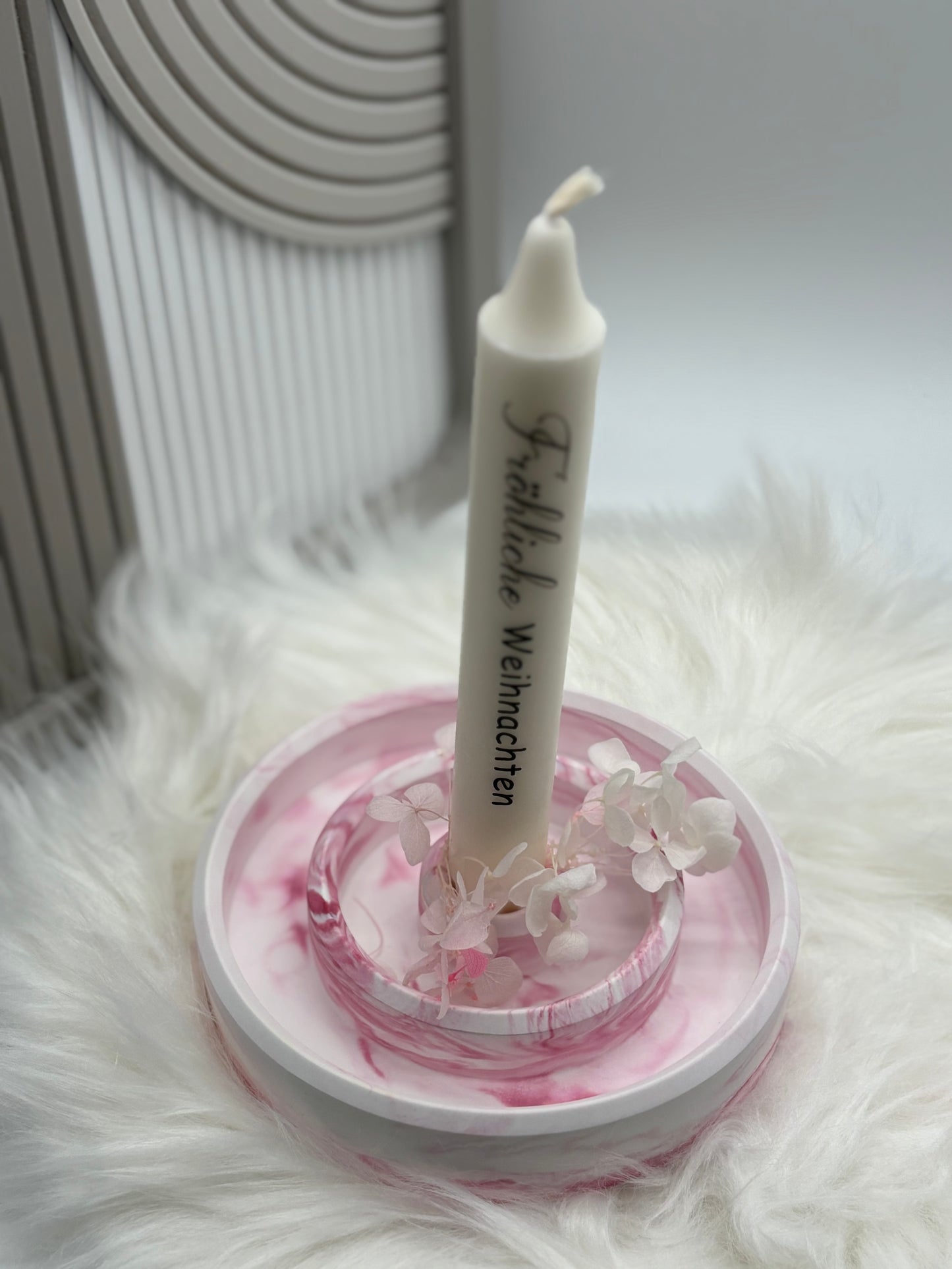 Kerzenhalter mit Kerze „Fröhliche Weihnachten“ – Handgemachte Weihnachtsdeko im Marmor-Look