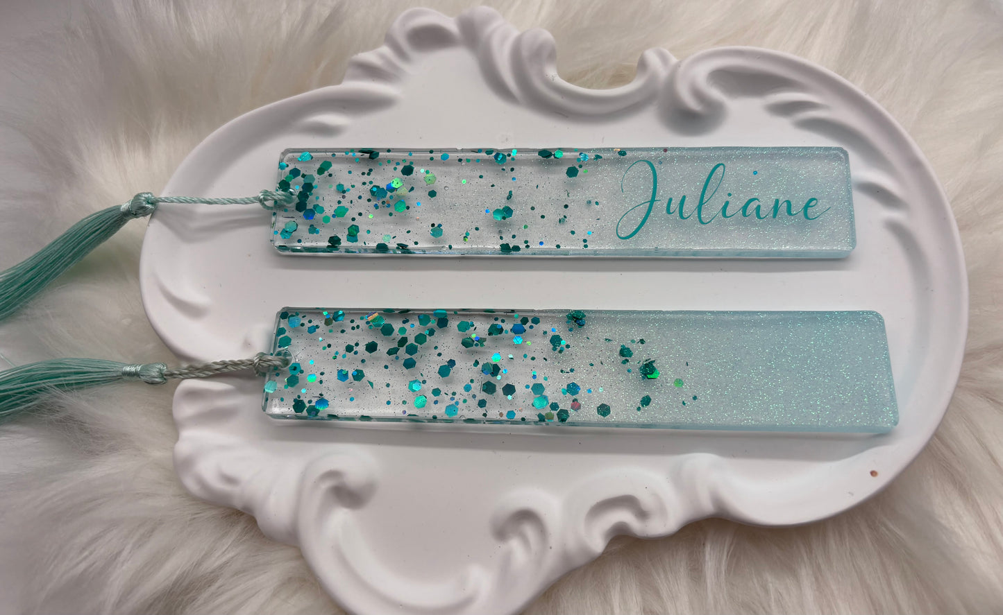 Personalisiertes Lesezeichen - Handmade Resin Bookmark mit Glitzer & Quaste