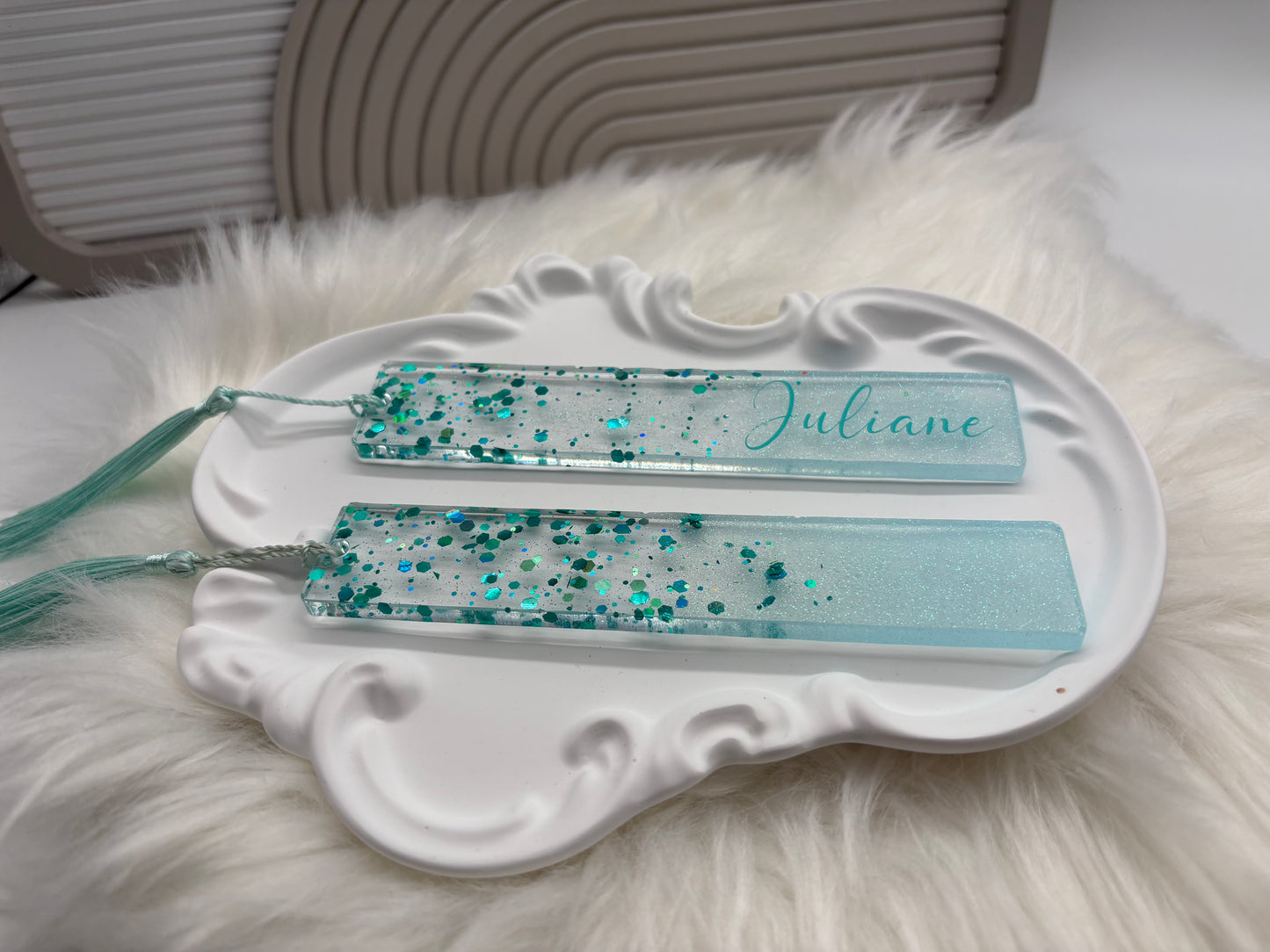 Personalisiertes Lesezeichen - Handmade Resin Bookmark mit Glitzer & Quaste