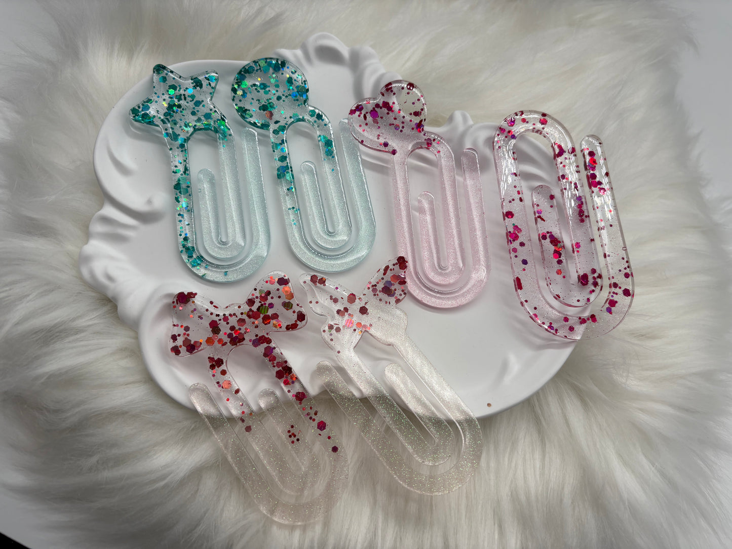 Lesezeichen Büroklammer aus Resin - Handmade Glitzer Bookmark – Geschenkidee für Bücher & Journaling