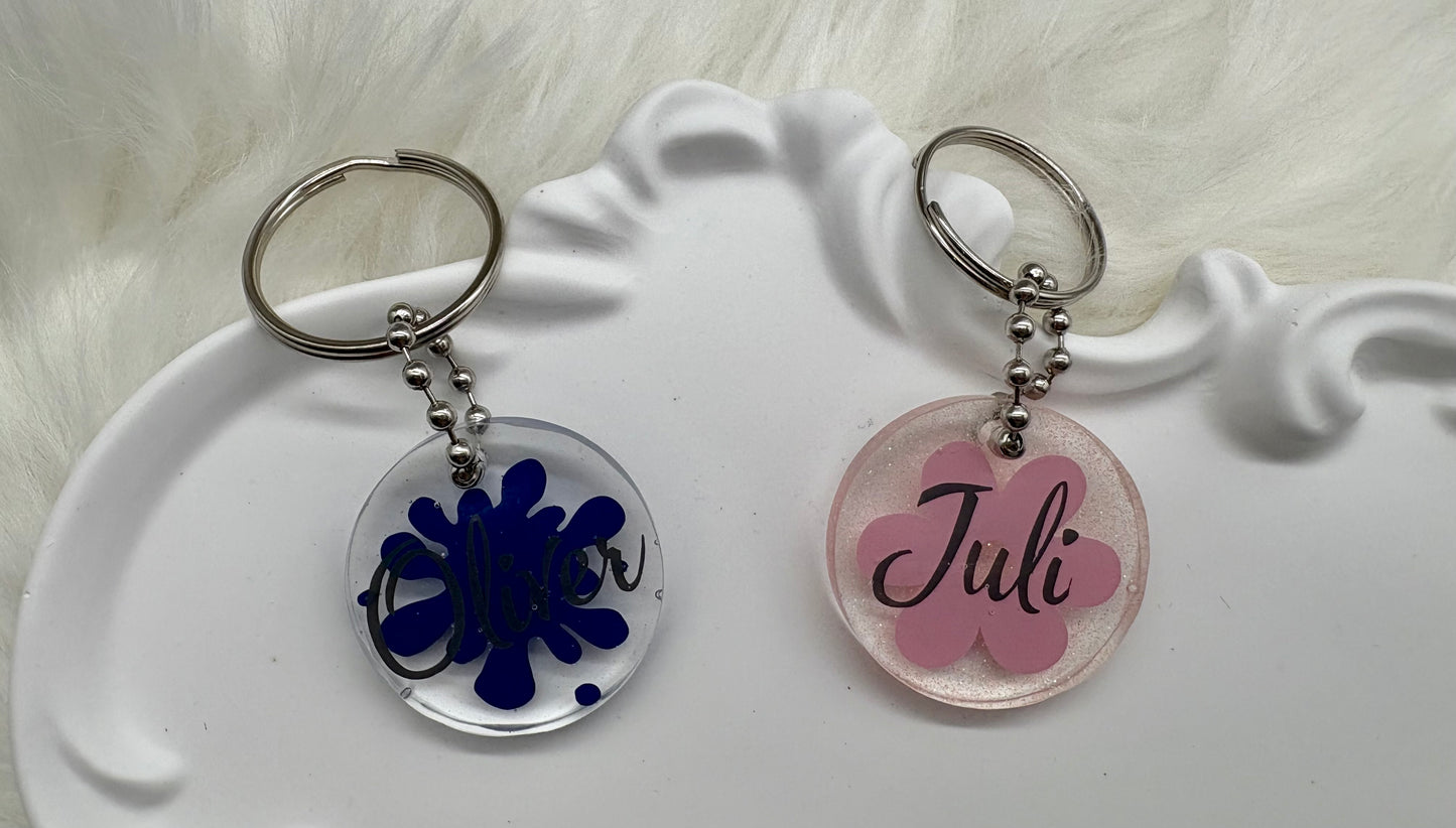 Personalisierter Schlüsselanhänger aus Resin – mit Wunschname & Design (Herz, Blume, Farbklecks)
