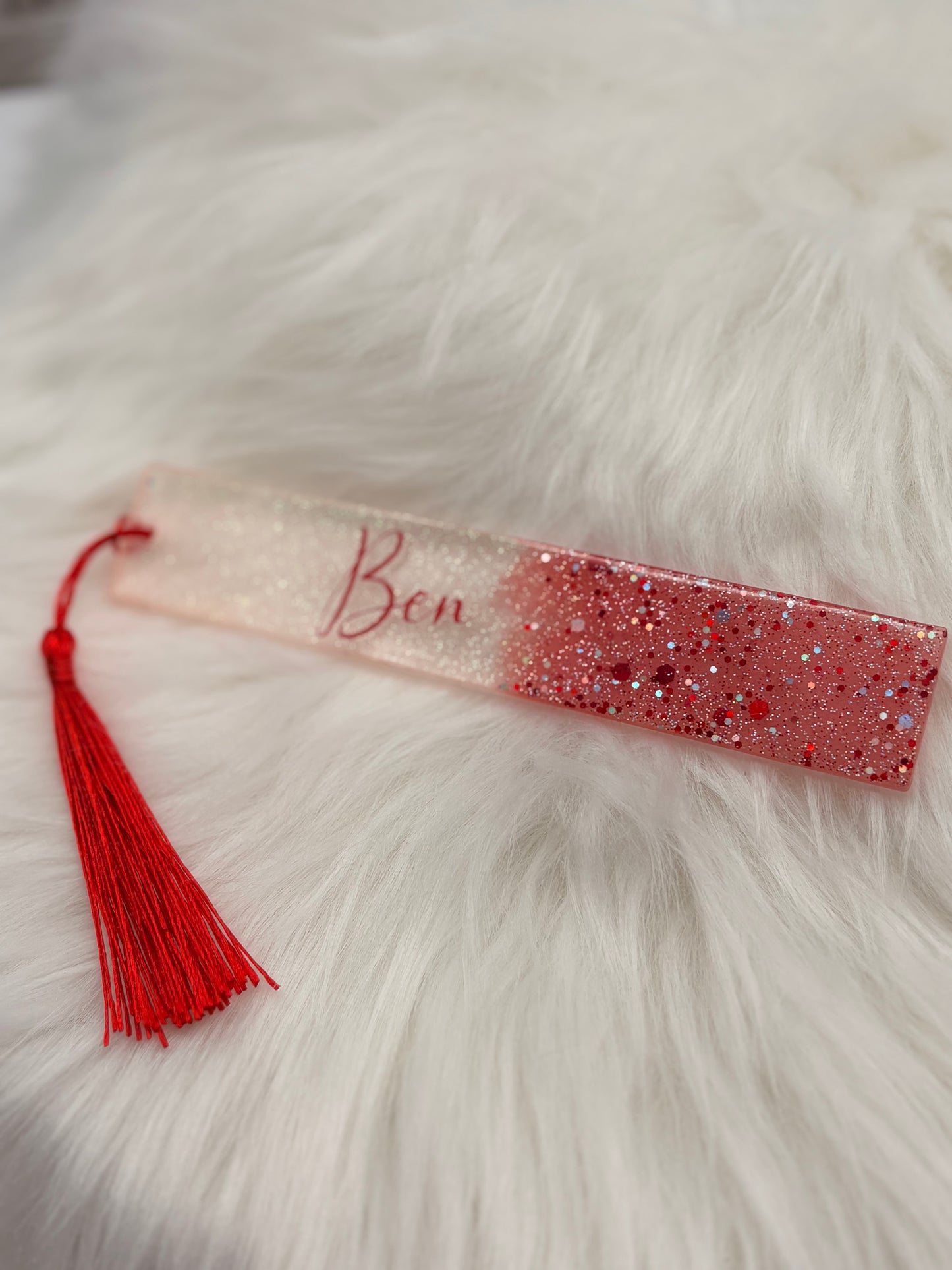 Personalisierbares Lesezeichen – Glitzer rot/silber mit Namen personalisierbar
