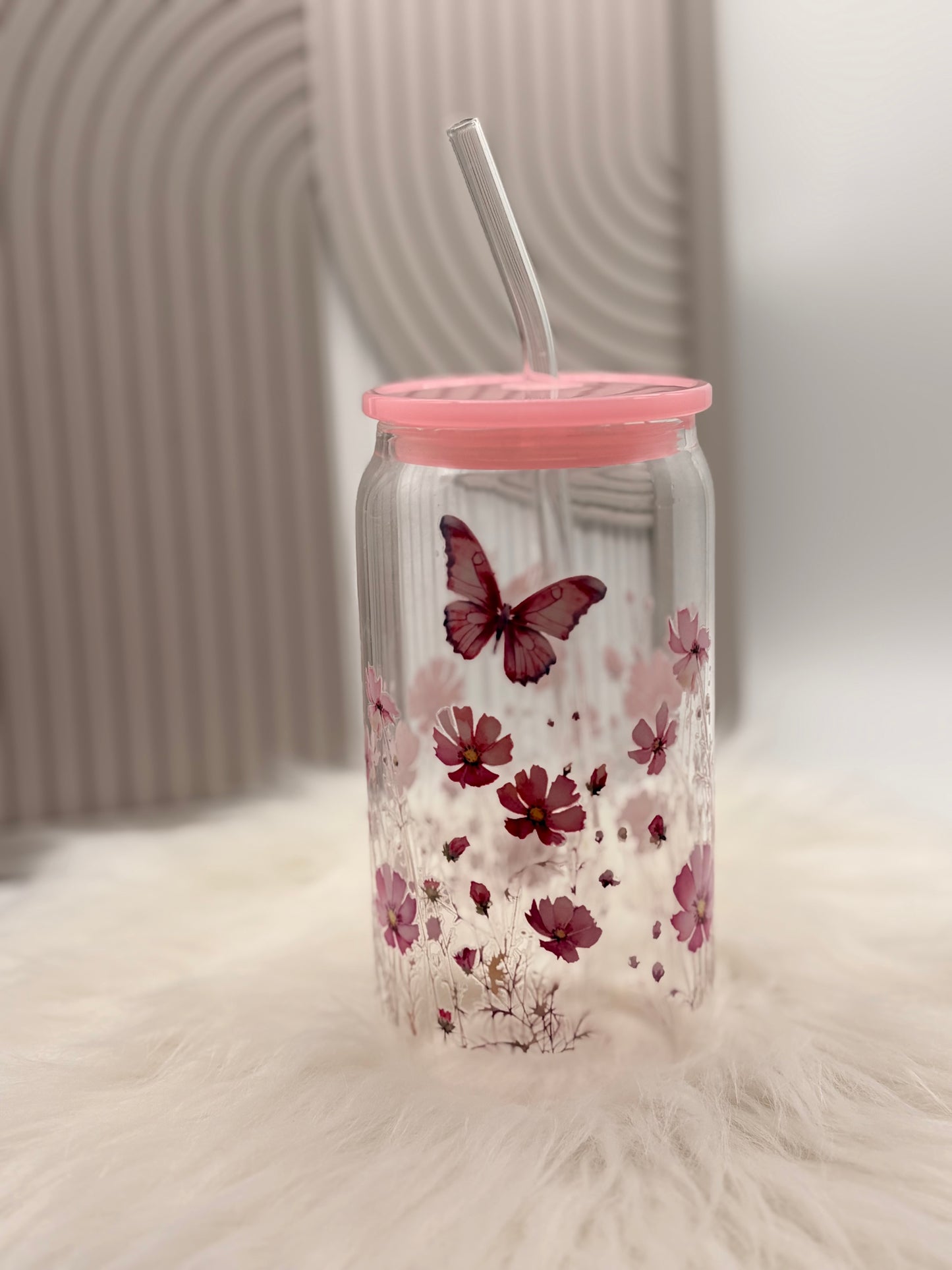 Trinkglas mit Deckel & Strohhalm - Blumen und Schmetterling Design