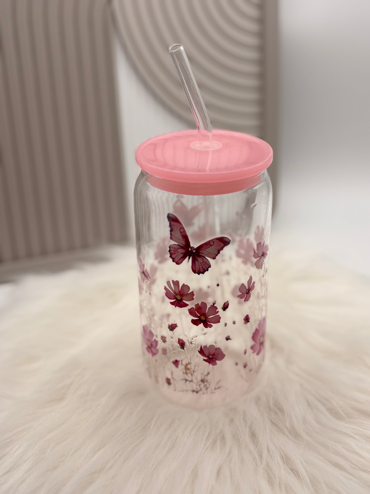 Trinkglas mit Deckel & Strohhalm - Blumen und Schmetterling Design